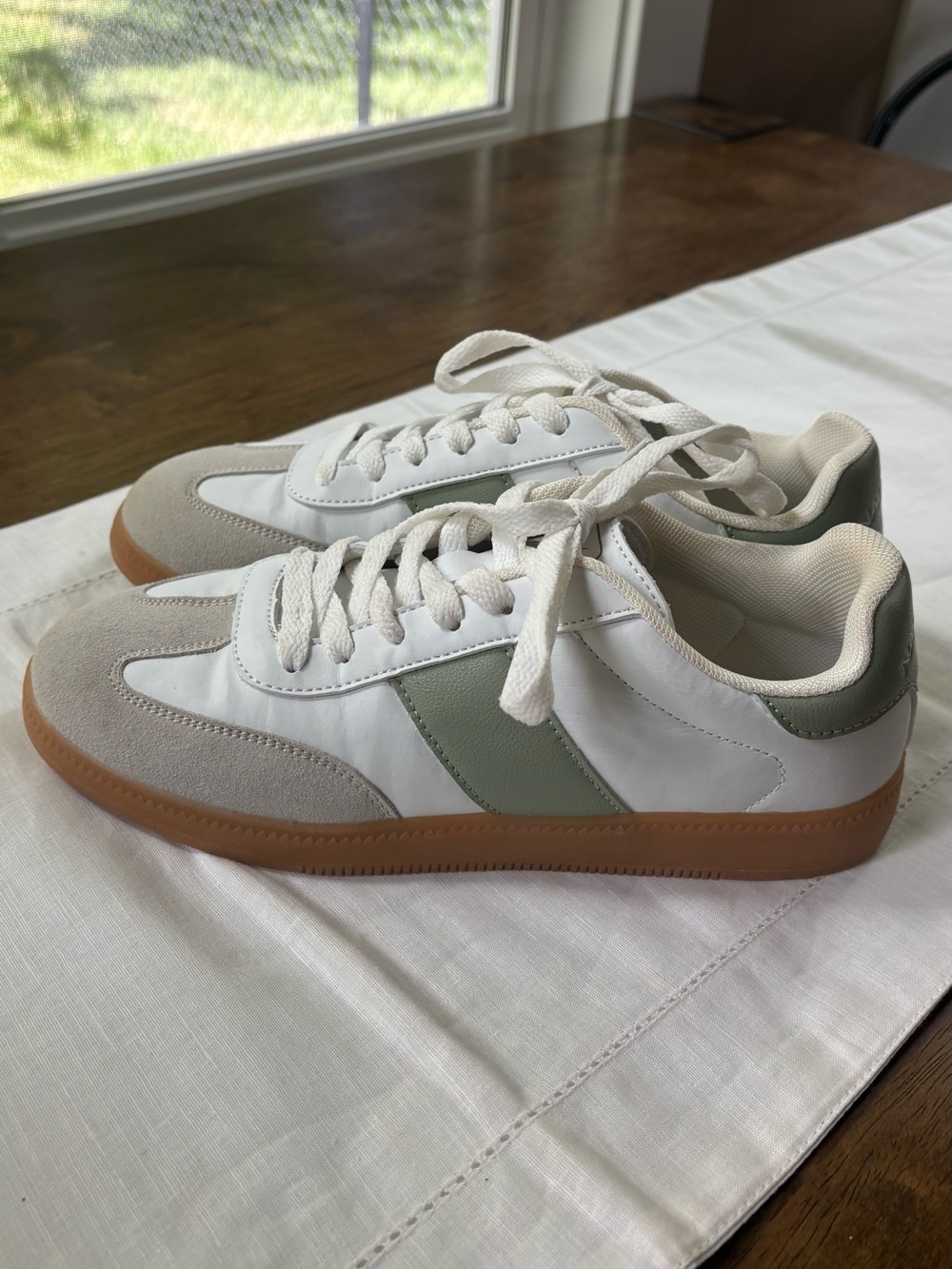 Women’s Nautica White and Sage Green Low-Top Sneakers with Gum Sole